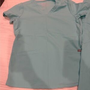 Figs Teal Short Sleeve Scrub Top and Jogger pants